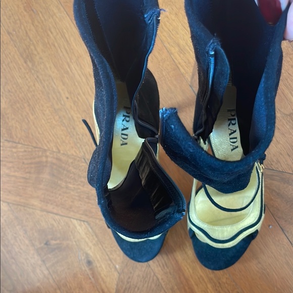 Prada Gold & Suede heels - Picture 2 of 15